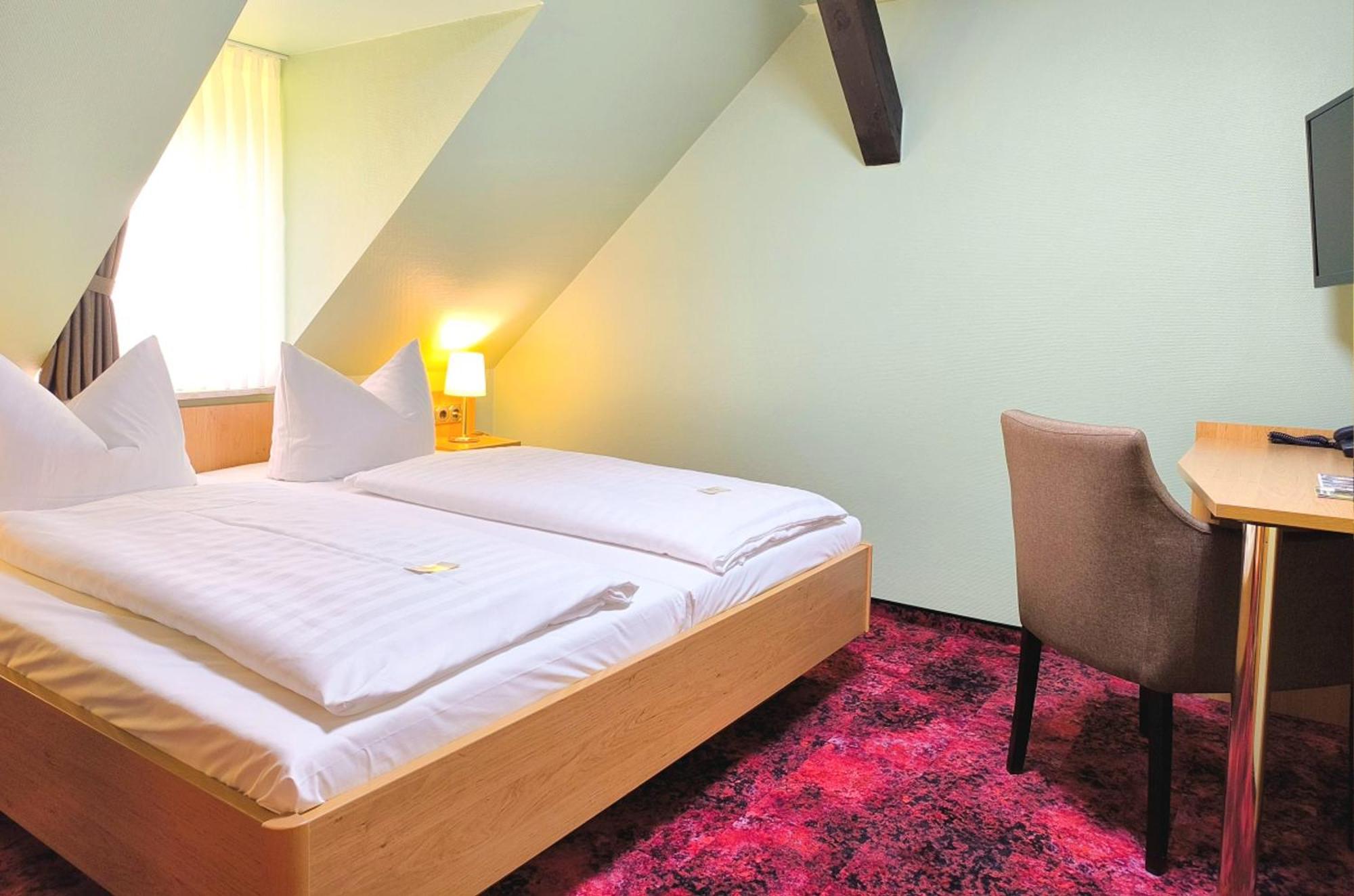 Hotel Burgas Штасфурт Экстерьер фото